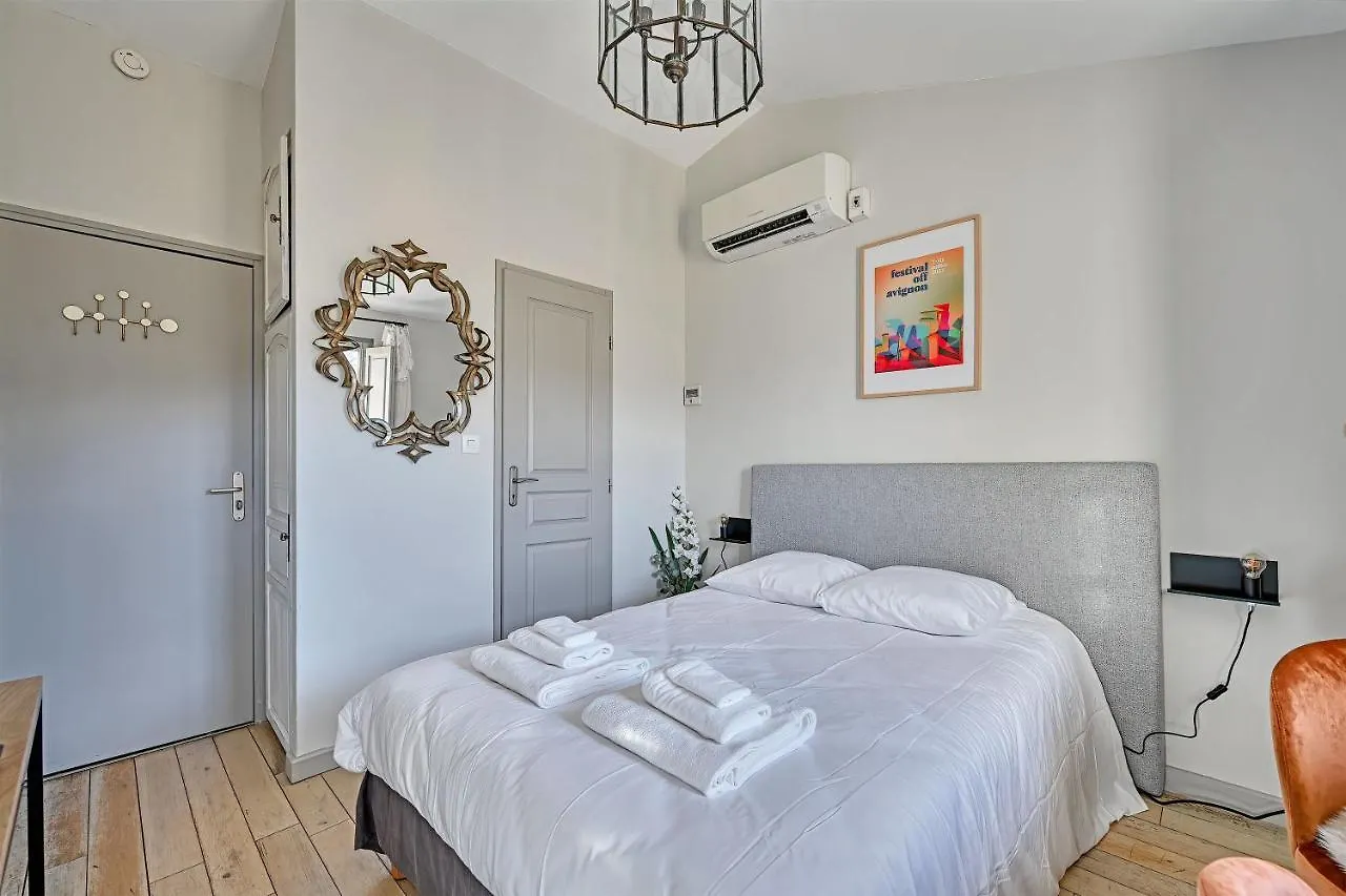 Au Coeur Des Papes, Dans Batisse De Charme Studios & Appartements En Coeur De Ville Avignon
