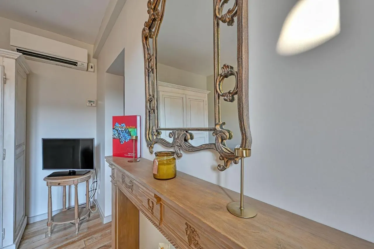 Au Coeur Des Papes, Dans Batisse De Charme Studios & Appartements En Coeur De Ville Avignon