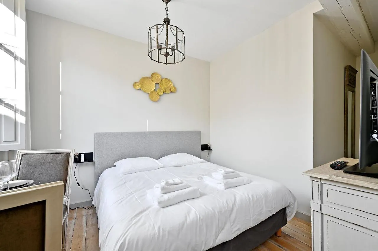 Au Coeur Des Papes, Dans Batisse De Charme Studios & Appartements En Coeur De Ville Avignon France