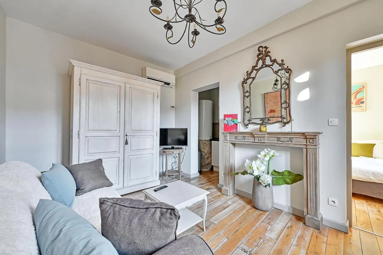 דירה אביניון Au Coeur Des Papes, Dans Batisse De Charme Studios & Appartements En Coeur De Ville
