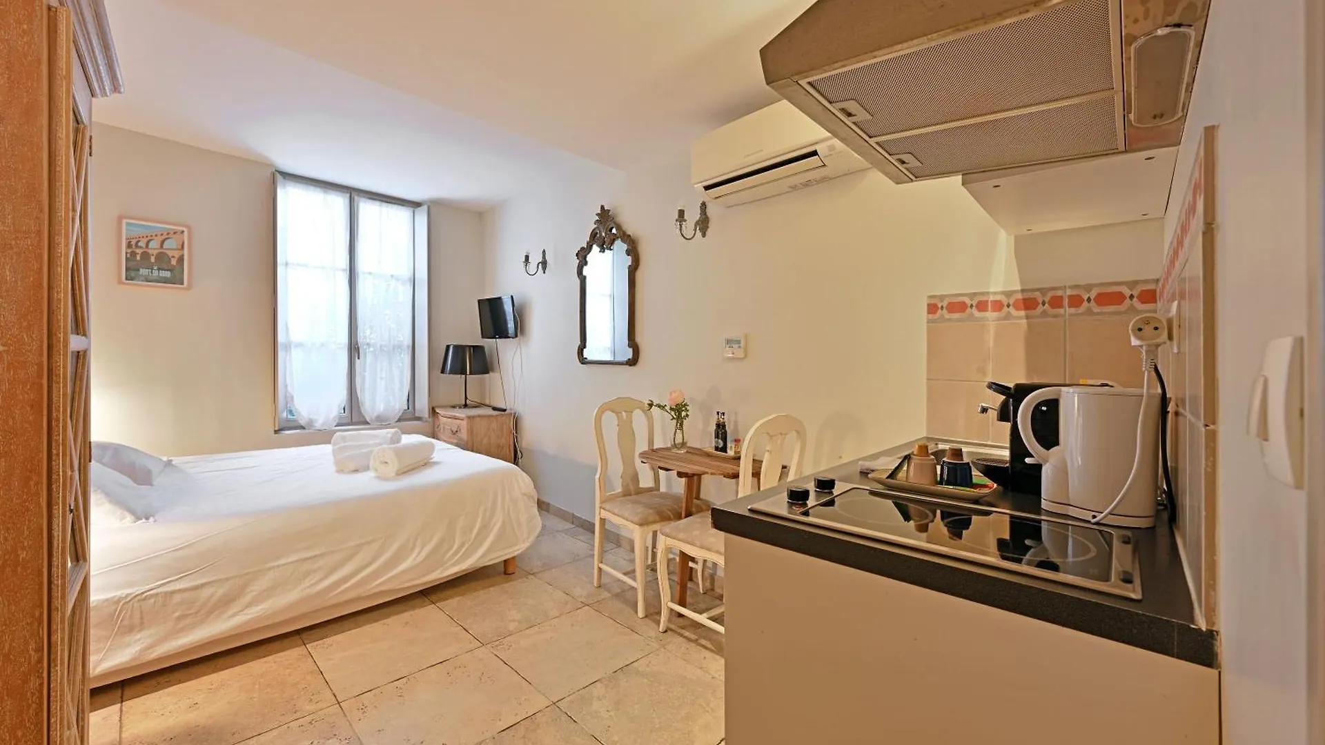 Apartment Au Coeur Des Papes, Dans Batisse De Charme Studios & Appartements En Coeur De Ville Avignon
