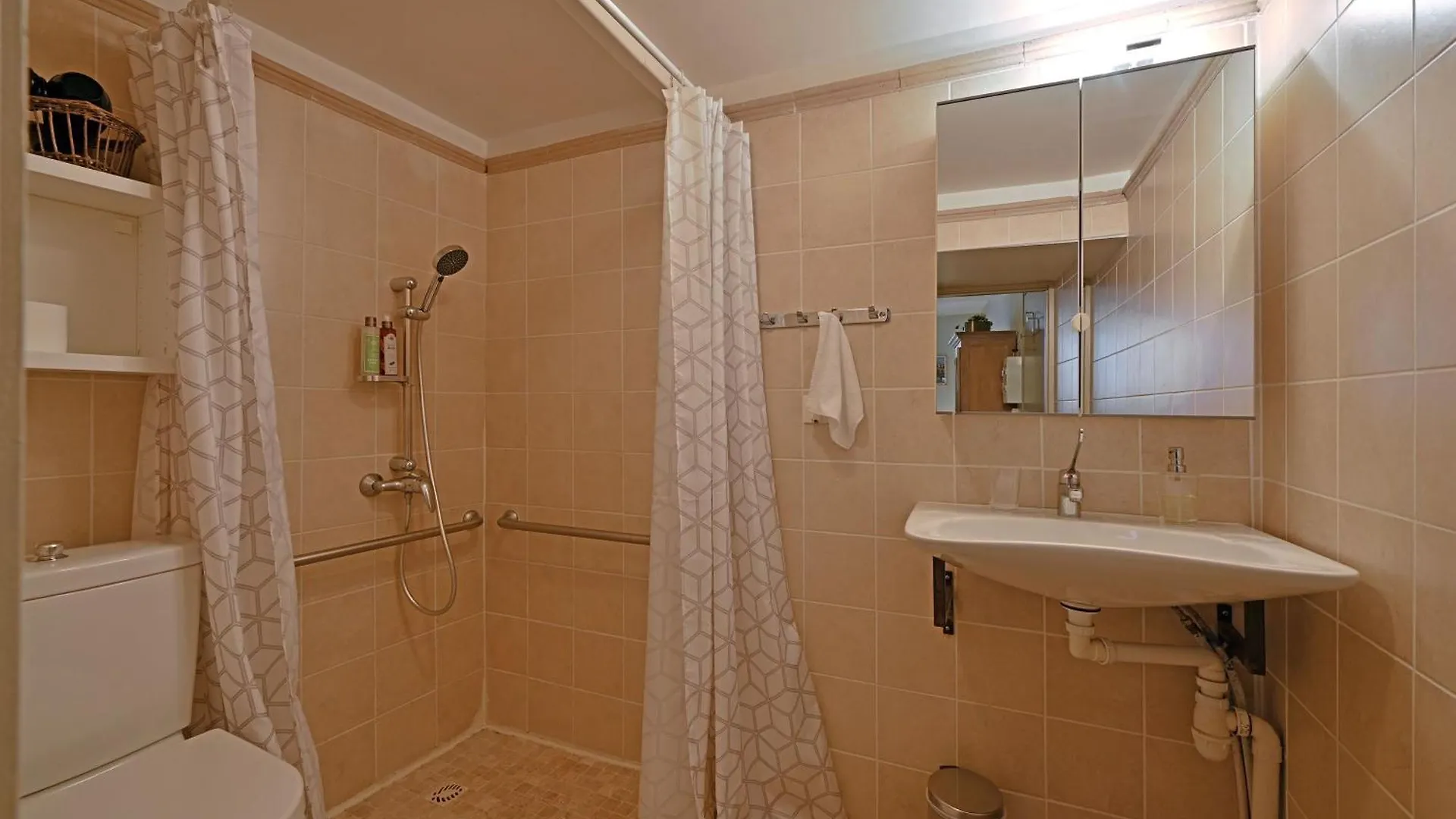 אביניון Au Coeur Des Papes, Dans Batisse De Charme Studios & Appartements En Coeur De Ville