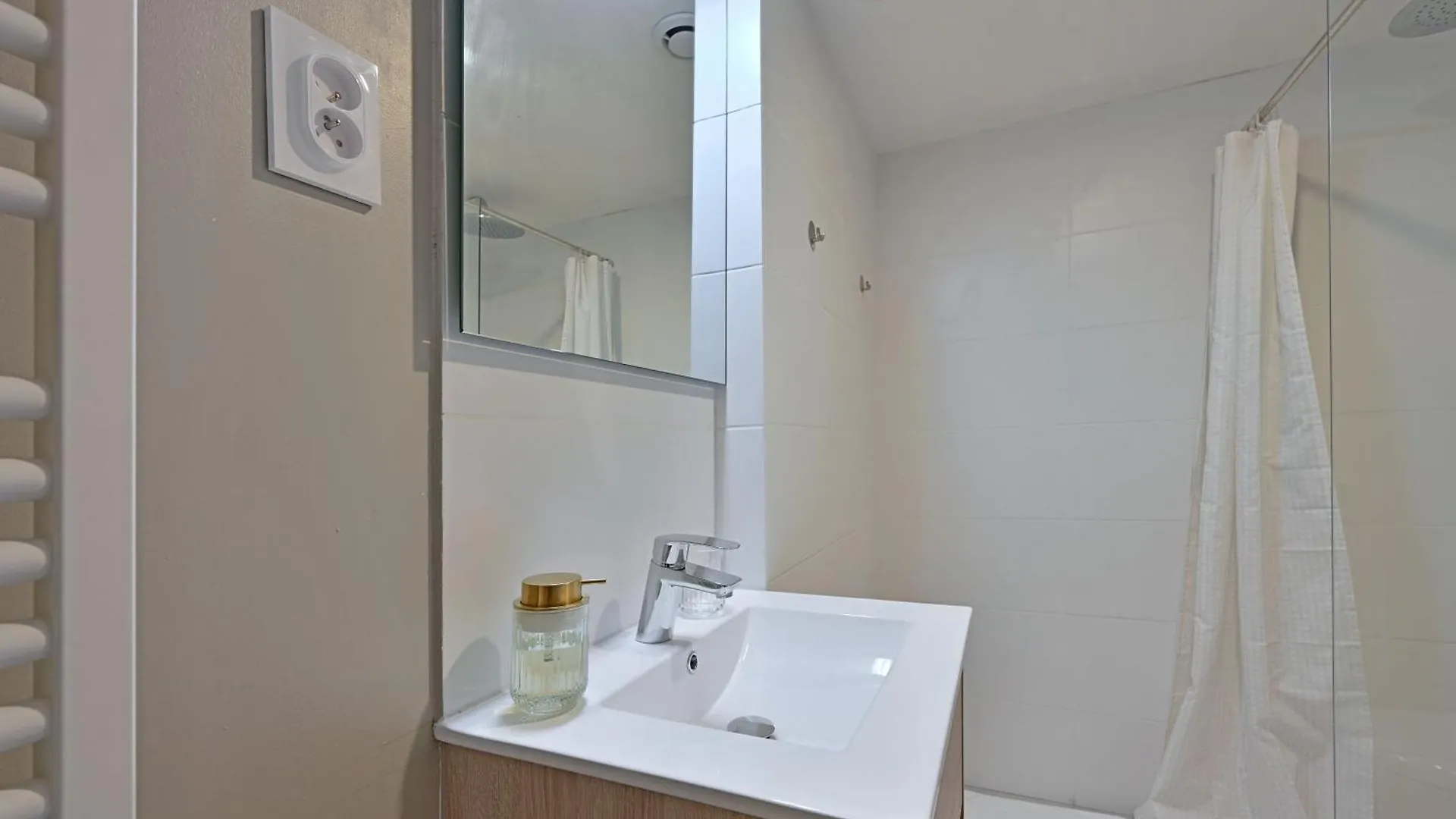 Au Coeur Des Papes, Dans Batisse De Charme Studios & Appartements En Coeur De Ville Avignon Apartment