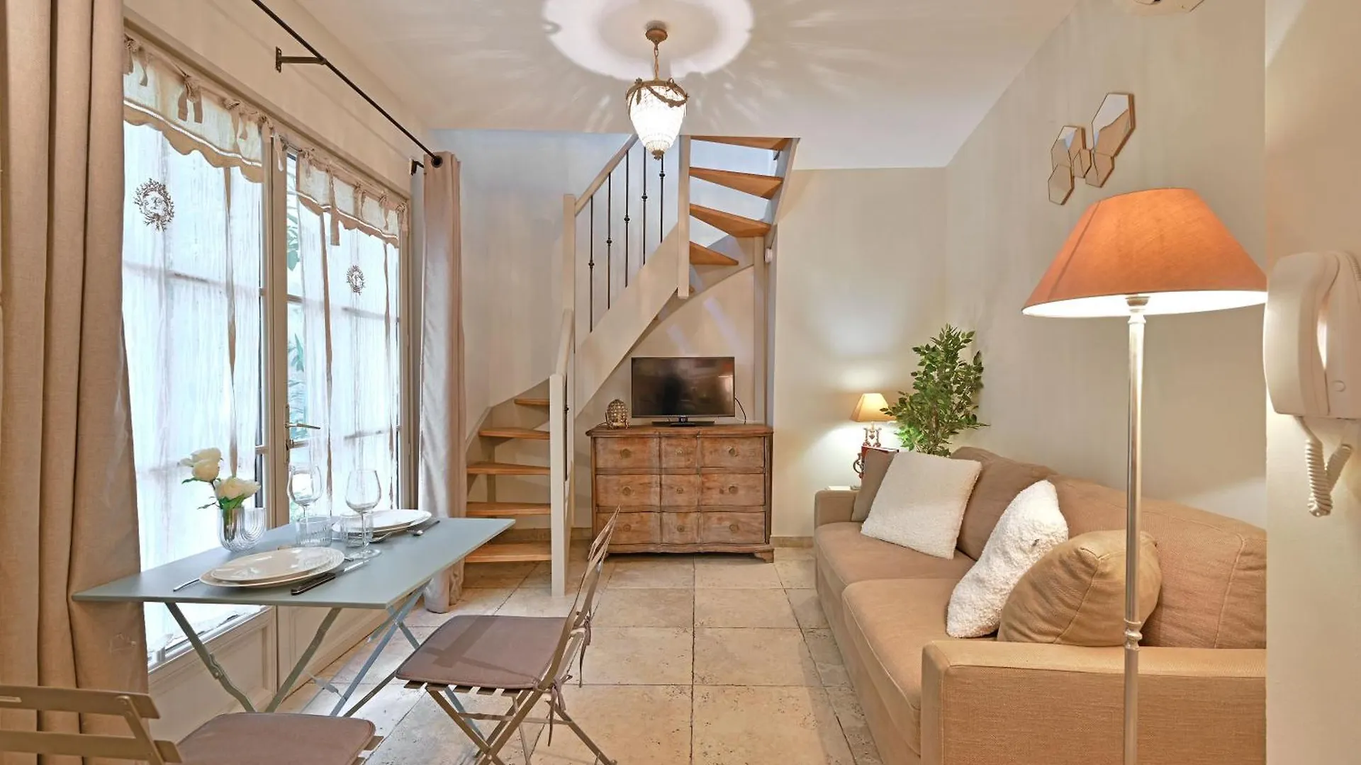 Au Coeur Des Papes, Dans Batisse De Charme Studios & Appartements En Coeur De Ville Avignon Apartment