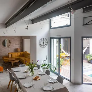 Centre, Maison Avec Piscine Holiday home