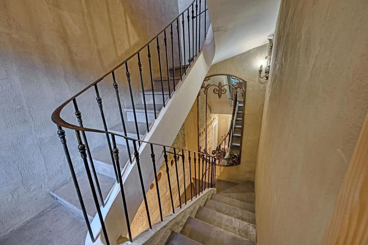 Au Coeur Des Papes, Dans Batisse De Charme Studios & Appartements En Coeur De Ville Avignon Apartman