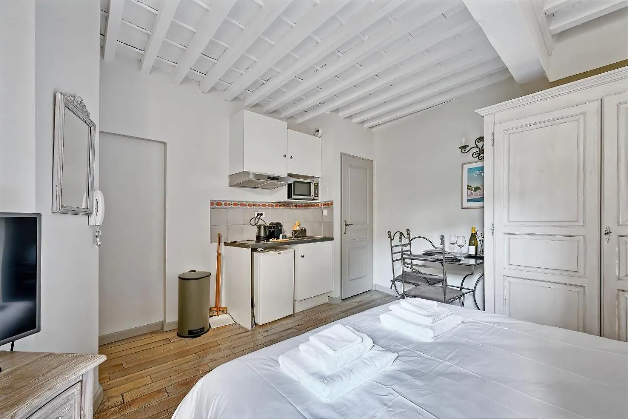 Appartamento Au Coeur Des Papes, Dans Batisse De Charme Studios & Appartements En Coeur De Ville Avignone