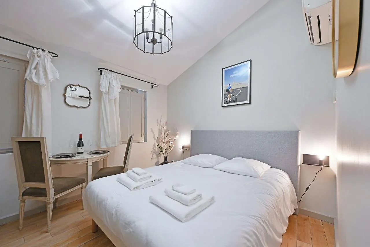 Au Coeur Des Papes, Dans Batisse De Charme Studios & Appartements En Coeur De Ville Avignon Apartment