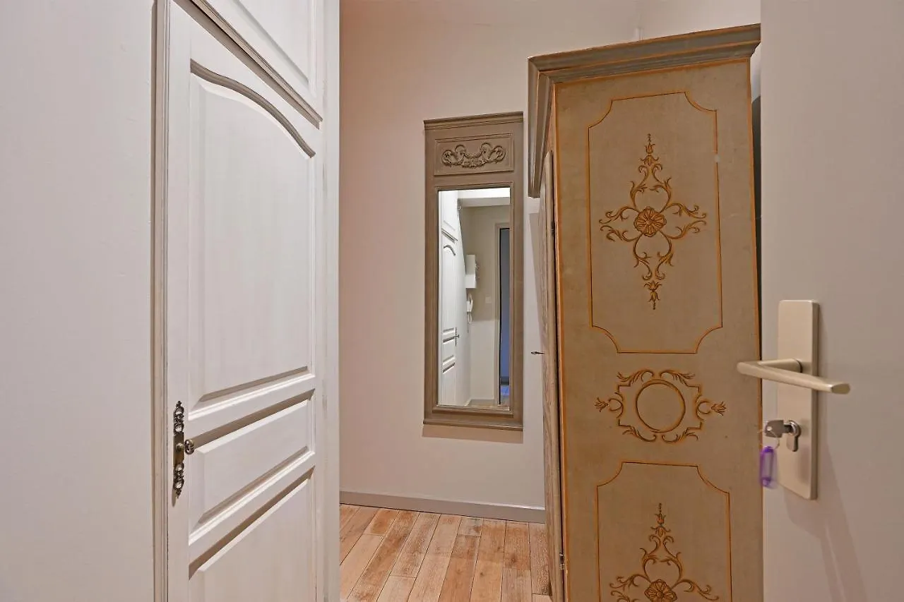 Au Coeur Des Papes, Dans Batisse De Charme Studios & Appartements En Coeur De Ville Avignon 0*,