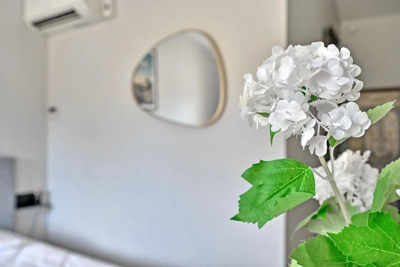 Au Coeur Des Papes, Dans Batisse De Charme Studios & Appartements En Coeur De Ville Avignon Apartment