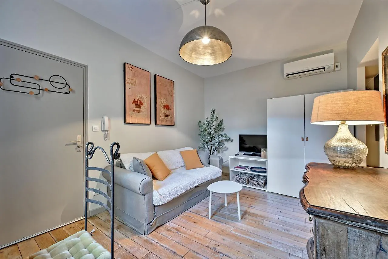 Au Coeur Des Papes, Dans Batisse De Charme Studios & Appartements En Coeur De Ville Avignon
