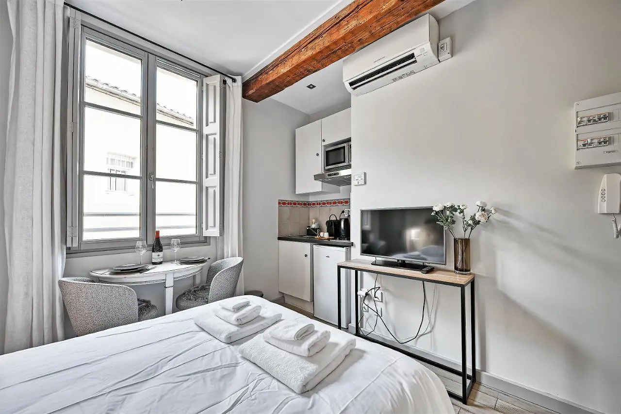 Au Coeur Des Papes, Dans Batisse De Charme Studios & Appartements En Coeur De Ville Avignon