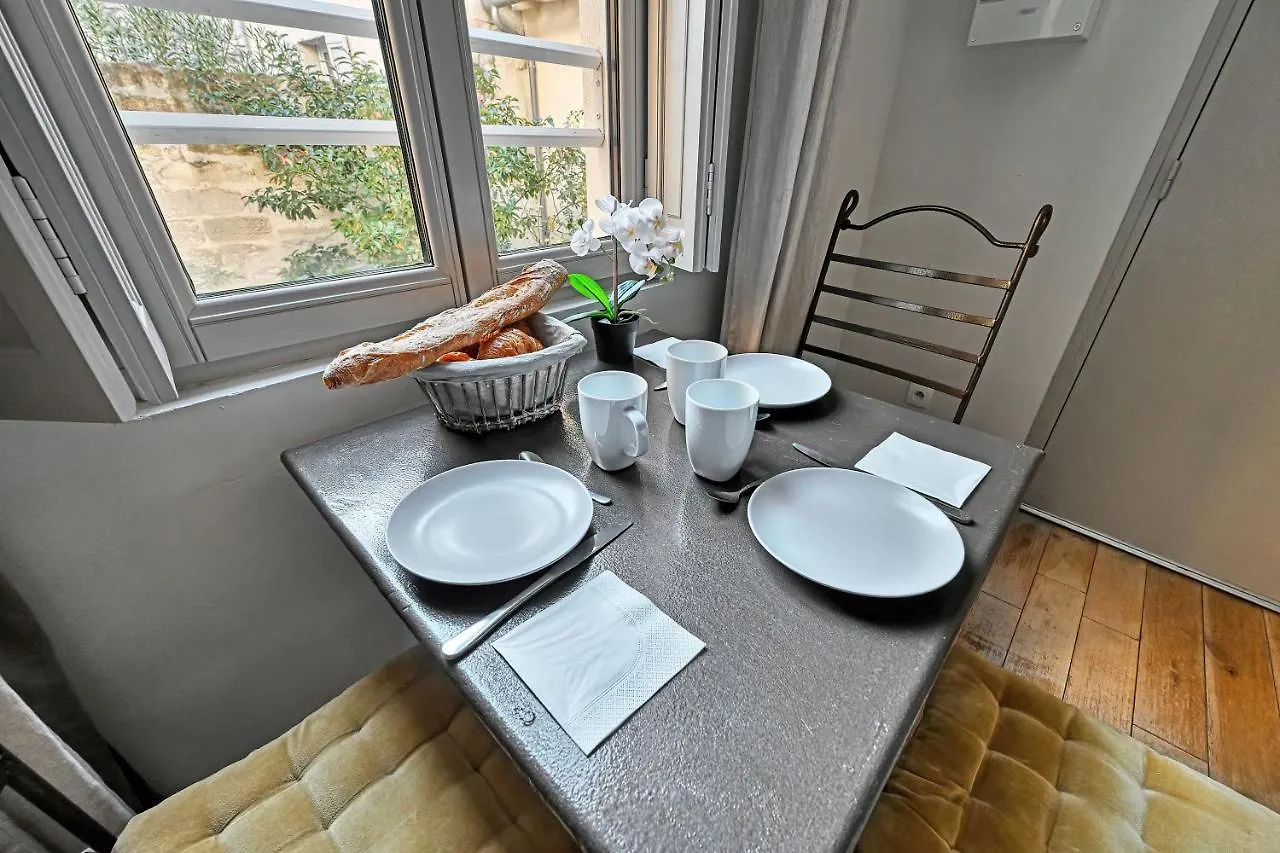 Au Coeur Des Papes, Dans Batisse De Charme Studios & Appartements En Coeur De Ville Avignon Apartment