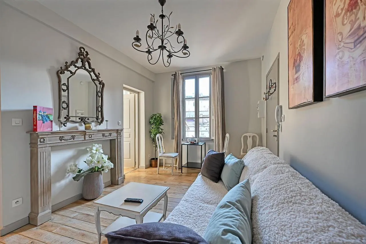Au Coeur Des Papes, Dans Batisse De Charme Studios & Appartements En Coeur De Ville Avignone