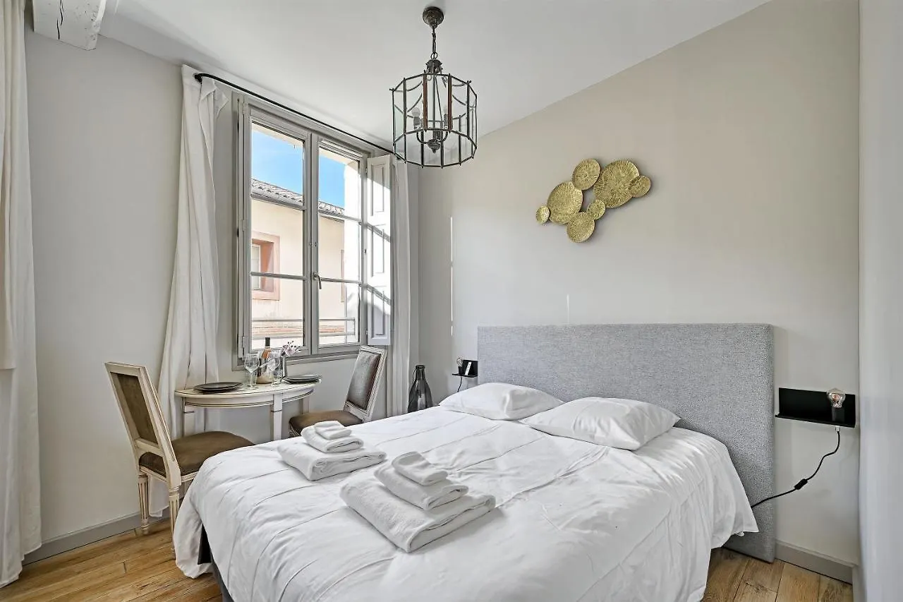 Au Coeur Des Papes, Dans Batisse De Charme Studios & Appartements En Coeur De Ville Avignon