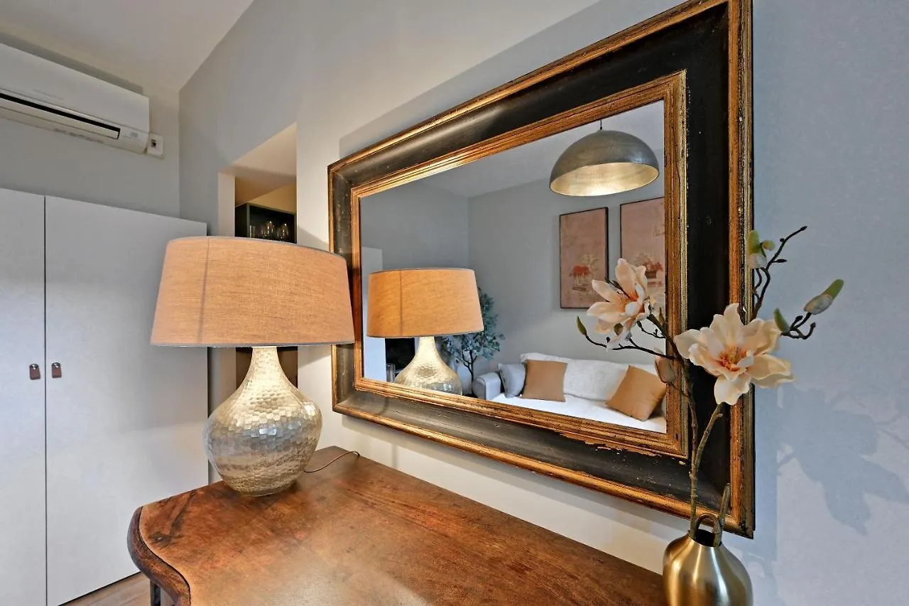 Au Coeur Des Papes, Dans Batisse De Charme Studios & Appartements En Coeur De Ville Avignon Apartment