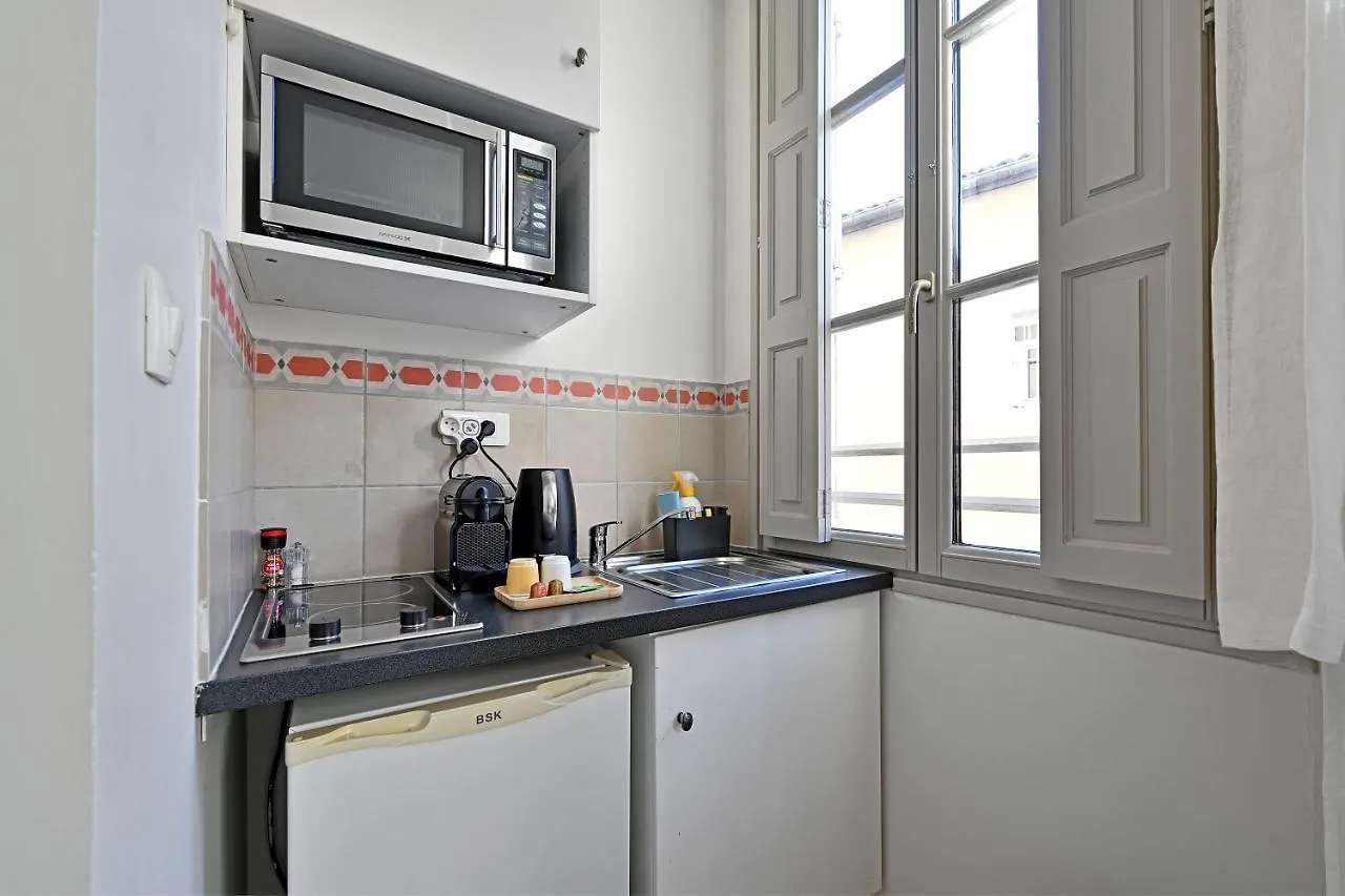 Au Coeur Des Papes, Dans Batisse De Charme Studios & Appartements En Coeur De Ville Avignon France