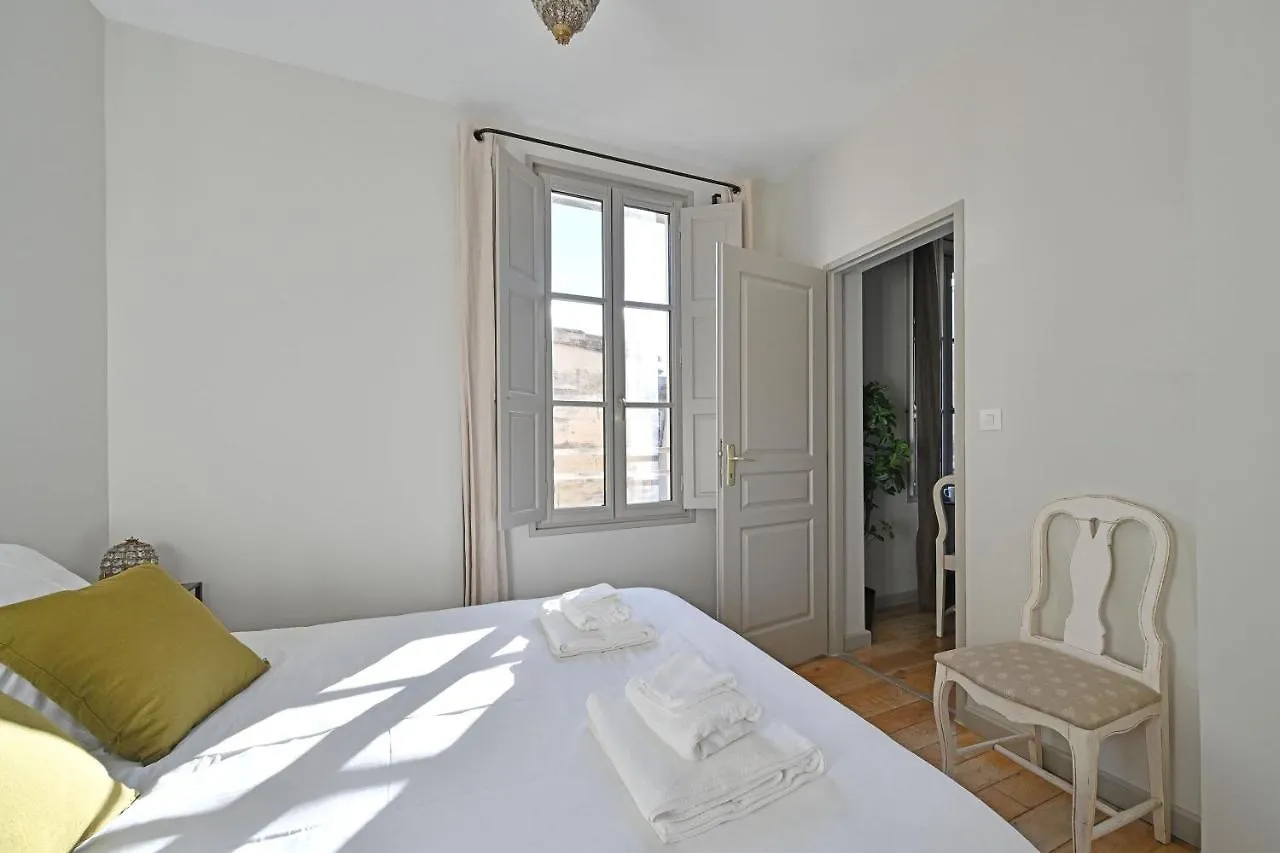 Apartment Au Coeur Des Papes, Dans Batisse De Charme Studios & Appartements En Coeur De Ville Avignon
