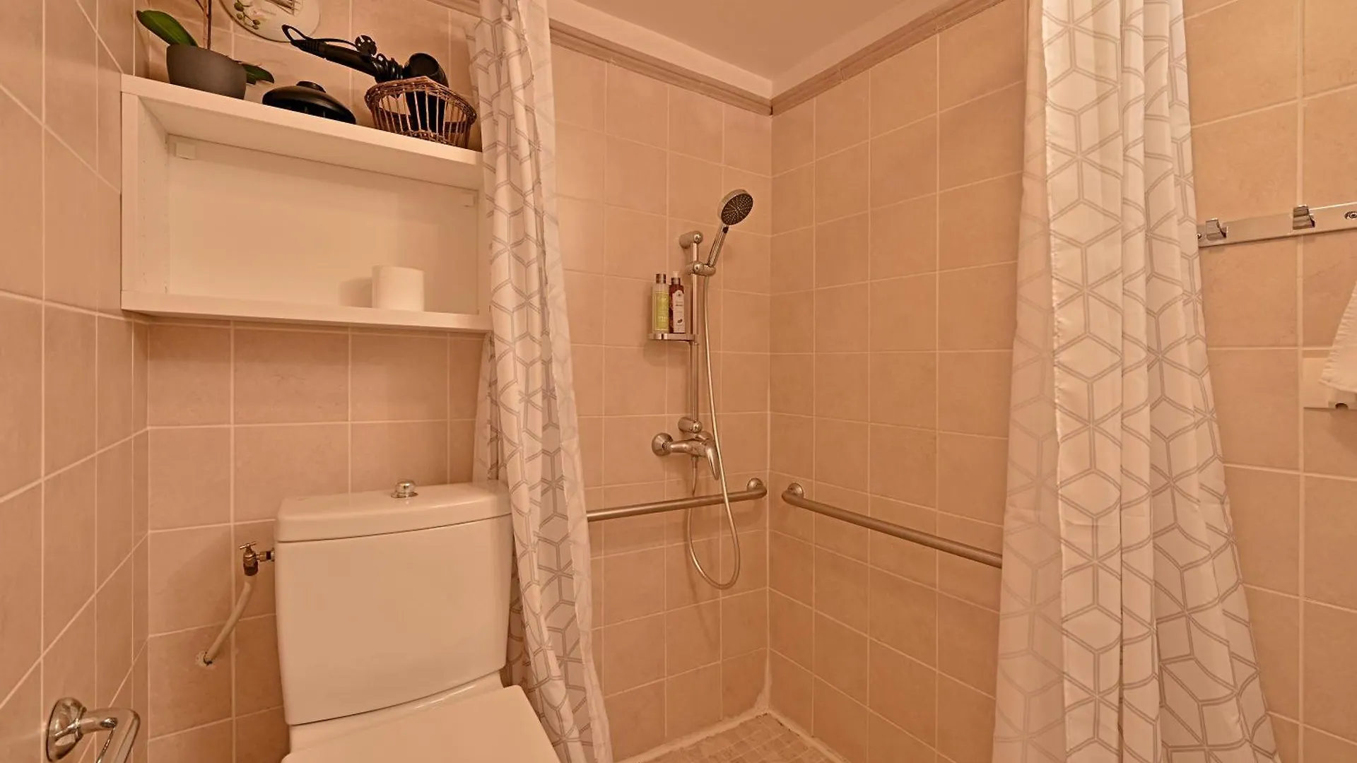Apartment Au Coeur Des Papes, Dans Batisse De Charme Studios & Appartements En Coeur De Ville Avignon