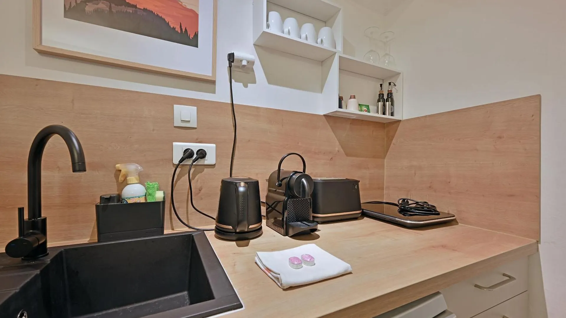 Apartment Au Coeur Des Papes, Dans Batisse De Charme Studios & Appartements En Coeur De Ville Avignon France