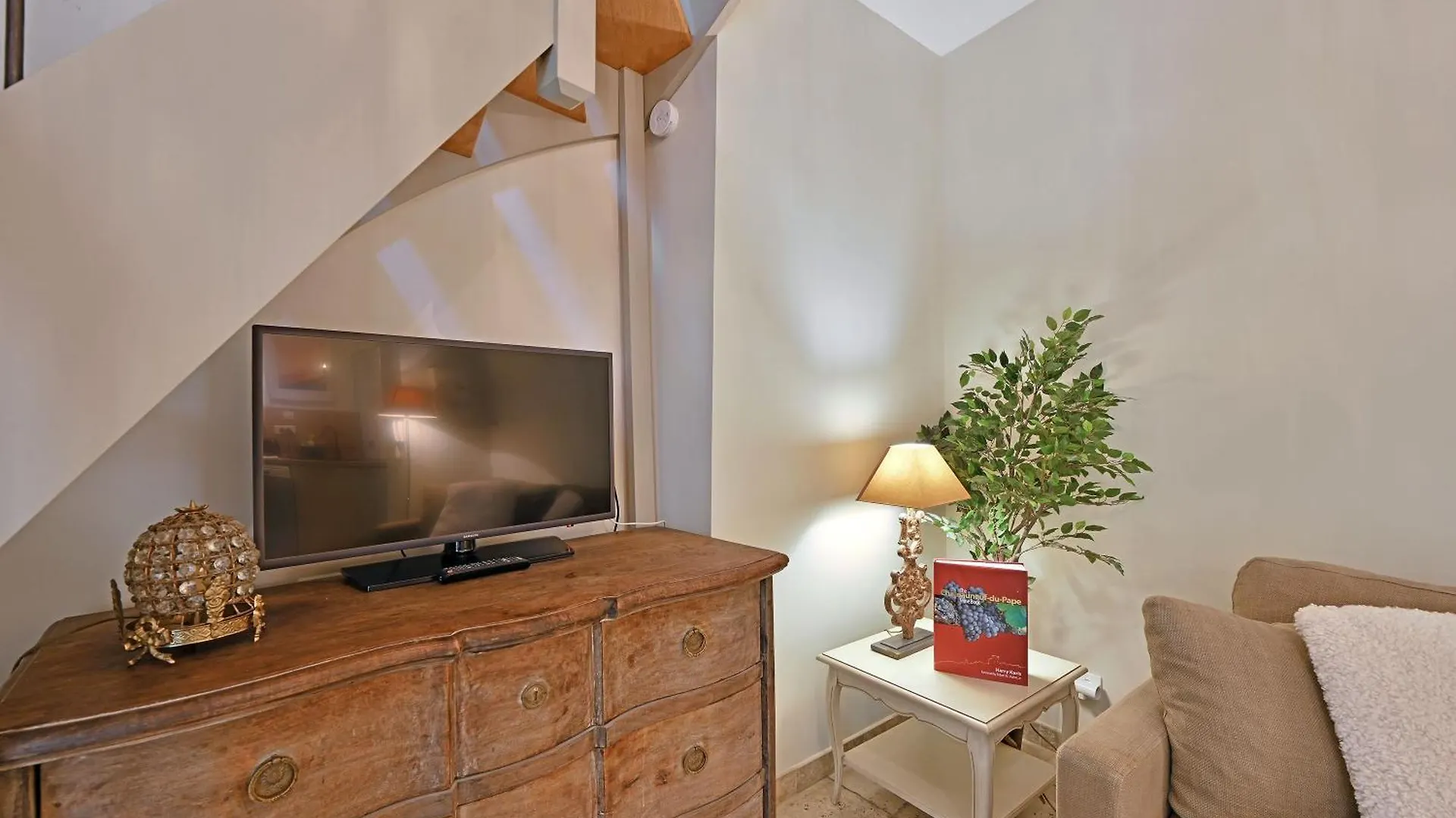 Au Coeur Des Papes, Dans Batisse De Charme Studios & Appartements En Coeur De Ville Avignon 0*,