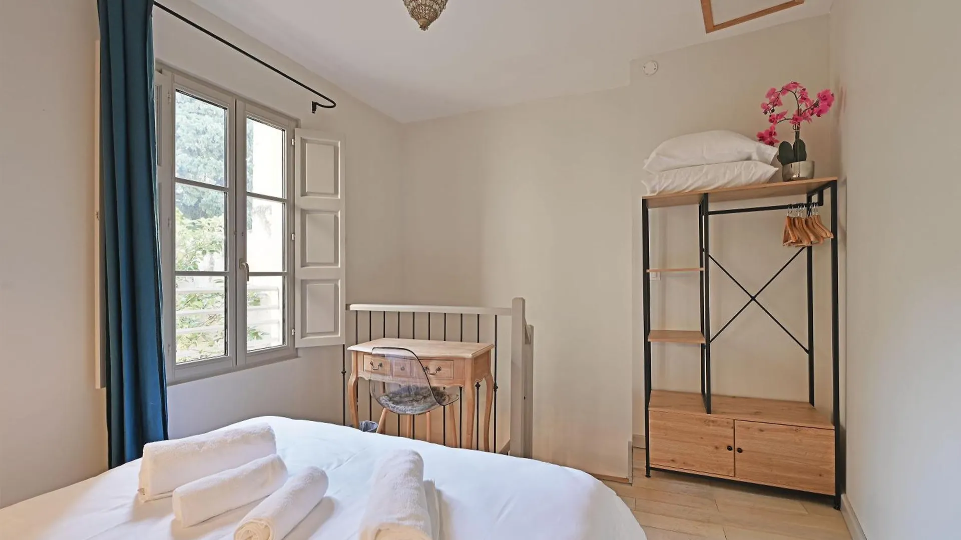 Apartment Au Coeur Des Papes, Dans Batisse De Charme Studios & Appartements En Coeur De Ville Avignon