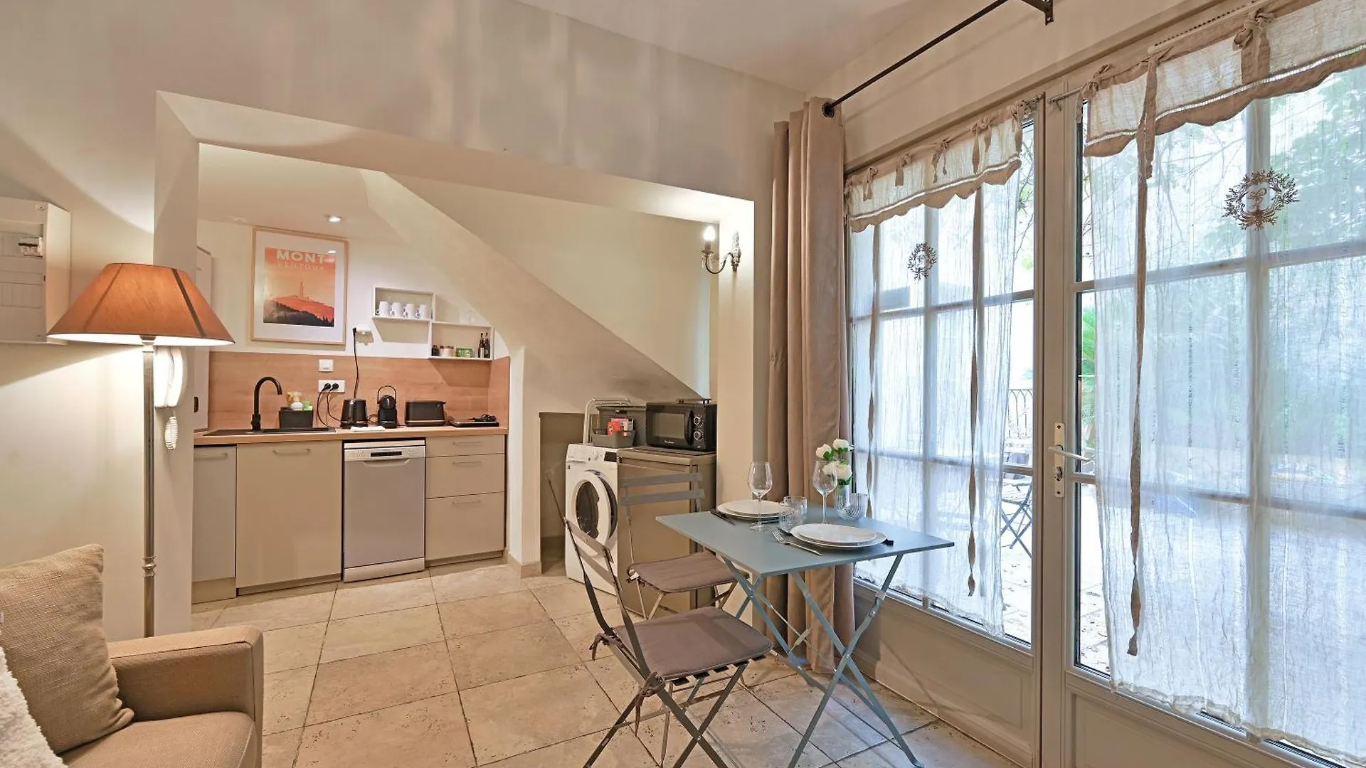 Apartment Au Coeur Des Papes, Dans Batisse De Charme Studios & Appartements En Coeur De Ville Avignon